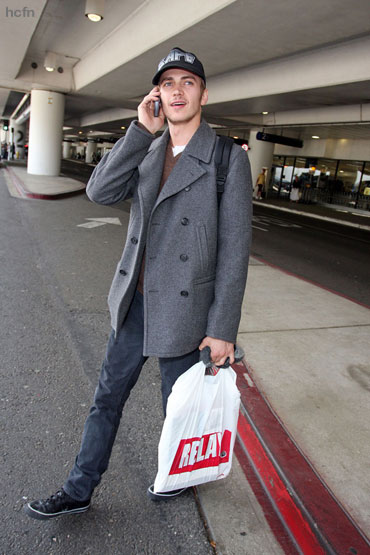 Hayden talking on his blackberry arriving LAX on May 22, 2008
