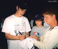 Hayden Christensen signing autographs at Bullrun 2006